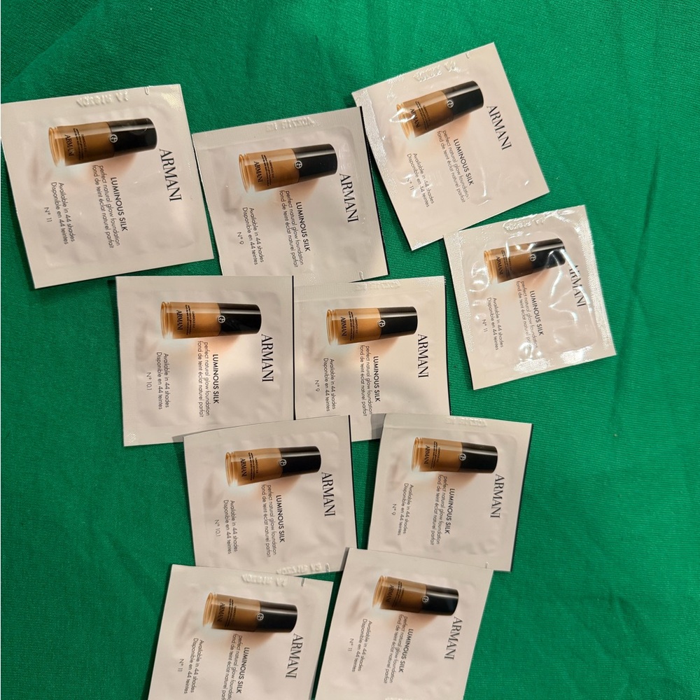 Giorgio Armani Luminous Silk Foundation Sample Pack - Beige